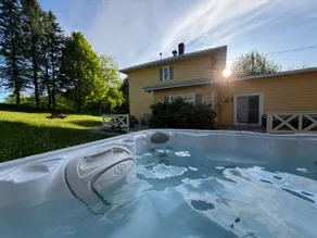 The Heart of Hatley · 5 beds · Hot tub · Eastern Townships - Image 2