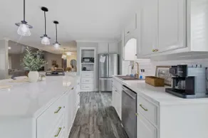 Bright Spacious Home- Close to casinos - Image 4