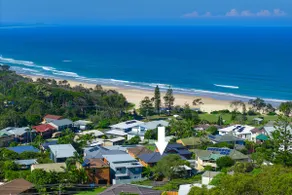 Views of Rainbow Beach - Image 5