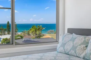 Views of Rainbow Beach - Image 4
