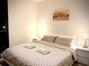 Spacious Luxury Retreat in | Free Parking & Pool - Image 3