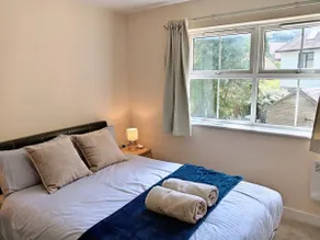 2 Bedrooms Flat in Surrey, 30 min to London - Image 2