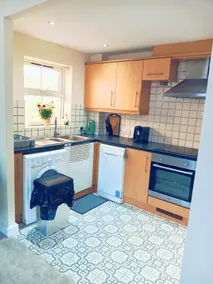 2 Bedrooms Flat in Surrey, 30 min to London - Image 4