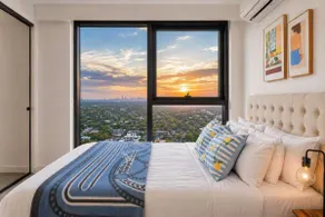 Stunning City & Sunset View 3BR Box Hill Skyone - Image 3