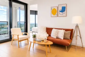 Stunning City & Sunset View 3BR Box Hill Skyone - Image 2