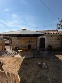 Outbuilding with quiet private garden. - Image 2