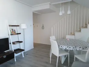 Bright oceanfront apartment in Dénia - Image 5
