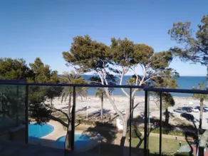 Bright oceanfront apartment in Dénia - Image 3