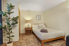 Hidden Gem Studio | Stylish Downtown + Parking - Image 4