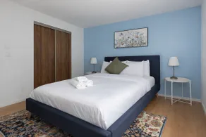 Bright 2-Bedroom Retreat Near Montreal + Parking - Image 5