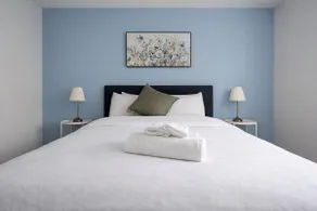 Bright 2-Bedroom Retreat Near Montreal + Parking - Image 4