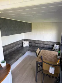 Kniveton Wood Hut - Image 2