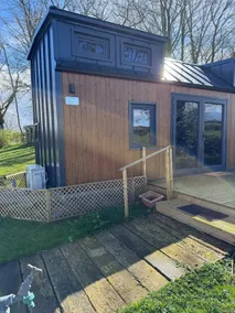 Kniveton Wood Hut - Image 5