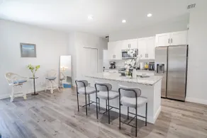 Beach-Ready 4-Bed Home, Pet-Friendly - Image 5