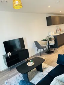 Stylish Modern 1-Bed Apartment - Image 2