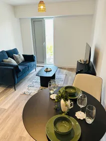 Stylish Modern 1-Bed Apartment - Image 5