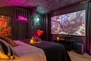 Private spa cinema free parking - Image 3