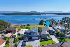Pelican Retreat - Pet Friendly - Absolute Waterfront - Image 3