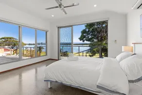 Pelican Retreat - Pet Friendly - Absolute Waterfront - Image 4