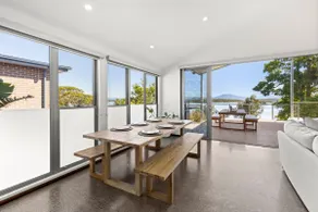 Pelican Retreat - Pet Friendly - Absolute Waterfront - Image 5