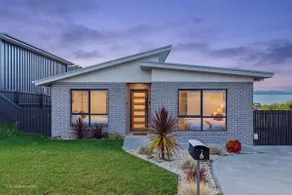 Waterside 3B Oasis | Private Parking & Scenic View - Image 2