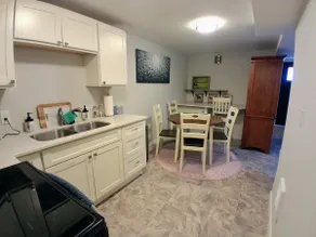Guest Suite at Short Distance from Everything - Image 5