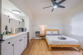 Broadway 2- Clean Private Studio - Image 3
