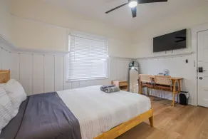 Broadway 2- Clean Private Studio - Image 2
