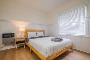 Broadway 2- Clean Private Studio - Image 4