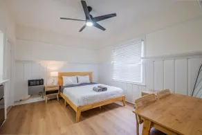 Broadway 2- Clean Private Studio - Image 5