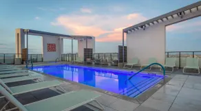 Boulevard Stays Modern Highrise STU Sky Pool, Gym - Image 2