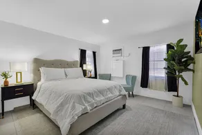 Luxury Suite w/ Jacuzzi, Tiki Hut & Private Patio - Image 2