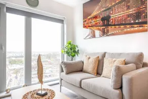 Luxurious Spacious 2 Bed Apartment Manchester - Image 5