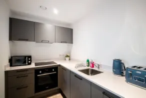 Luxurious Spacious 2 Bed Apartment Manchester - Image 3