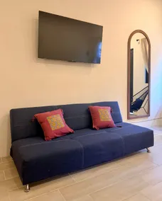 Prime spot, AC, ground floor w/ private parking. - Image 2