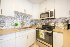 500 feet to Waikiki beach/washer dryer/parking - Image 5