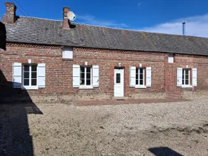 Farmhouse with Private Courtyard & Pond Nearby - Image 2