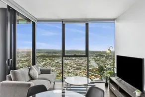 Elegant 2BR Broadbeach Island Getaway - Image 5