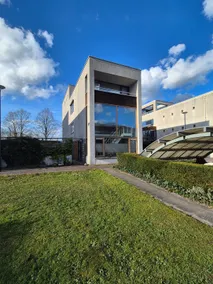 Warm, stylish, and spacious accommodation next to woods and water - Image 2