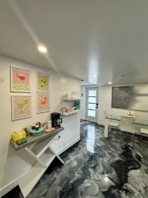 charming bachelor in old Sainte Rose - Image 4