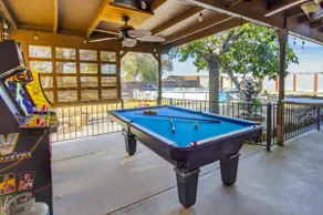 7BR Home w/ Pool, Billiard, PingPong, Arcade Games - Image 4