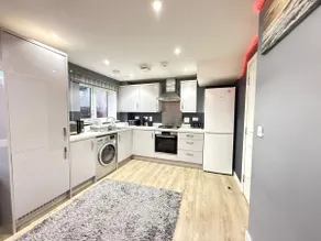 Modern 3 Bedroom New Built house to rent in Luton - Image 5