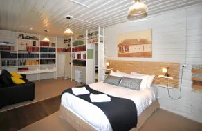 1837 Cottage with modern comfort - Image 4