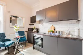 City Access Studio | Fully Equipped & Comfortable - Image 3