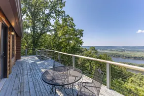 Riverview Retreat / Sleeps 6 - Image 4