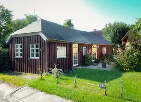Artist's home in a detached house close to the city and nature - Image 2
