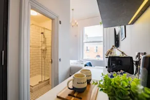 Modern Suite 47, Grove Park | Wi-Fi & TV - Image 2
