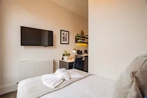 Modern Suite 47, Grove Park | Wi-Fi & TV - Image 4