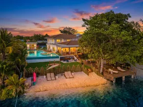 Miami Lakefront Mansion w/ Pool & Jacuzzi | 11BR - Image 2