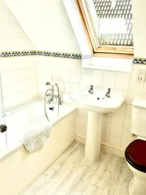 A tranquil 2 bed apartment by Alice Holt forest - Image 5